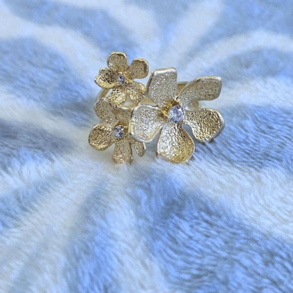 Mia Fiore Textured Gold💛 Triple3️⃣ Blossom🌸 Ring💍 - NWT - Picture 4 of 16
